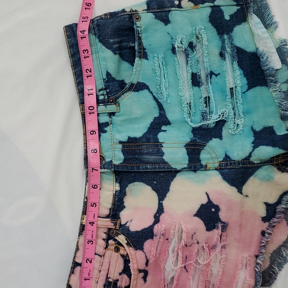 Uniq distressed tie dye jean cut-off shorts - Picture 4 of 12